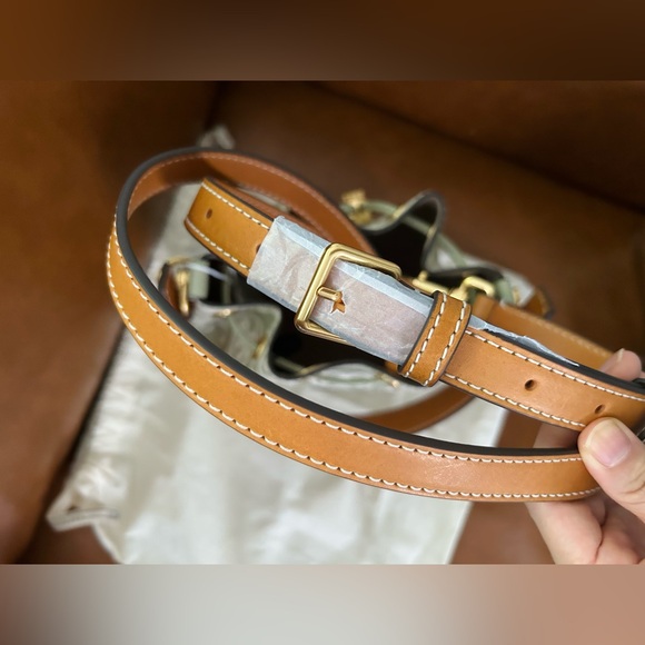 Tory Burch T Monogram Contrast Embossed Bucket Bag - Picture 5 of 10